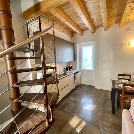 Апартаменти Cavecchie Desenzano Дезенцано-дель-Гарда Екстер'єр фото