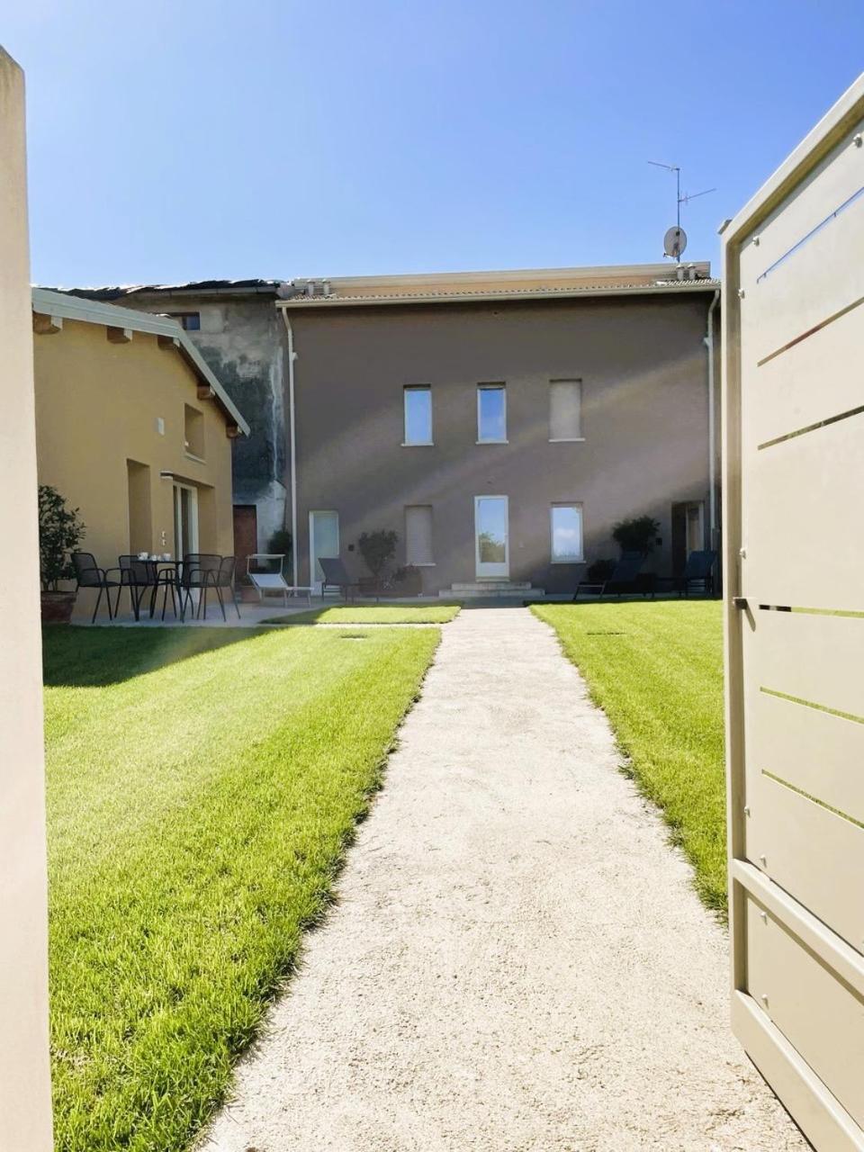 Апартаменти Cavecchie Desenzano Дезенцано-дель-Гарда Екстер'єр фото