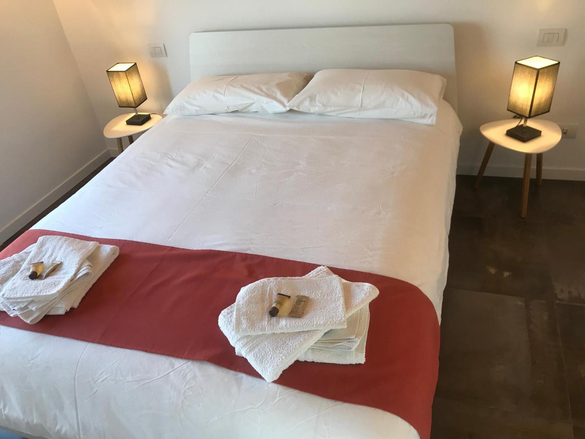 Апартаменти Cavecchie Desenzano Дезенцано-дель-Гарда Екстер'єр фото